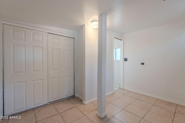 Building Photo - 711 E McKinley St