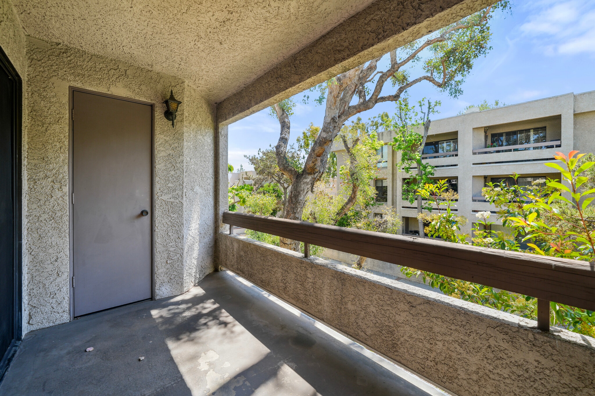 Private Balcony - 15231 Magnolia Blvd