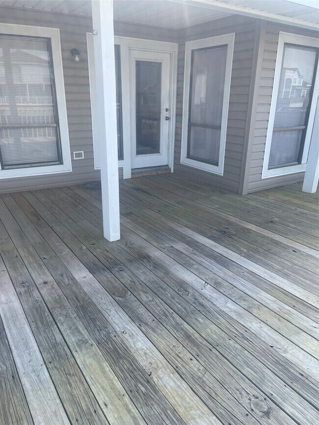 Building Photo - 1826 Port O' Call St