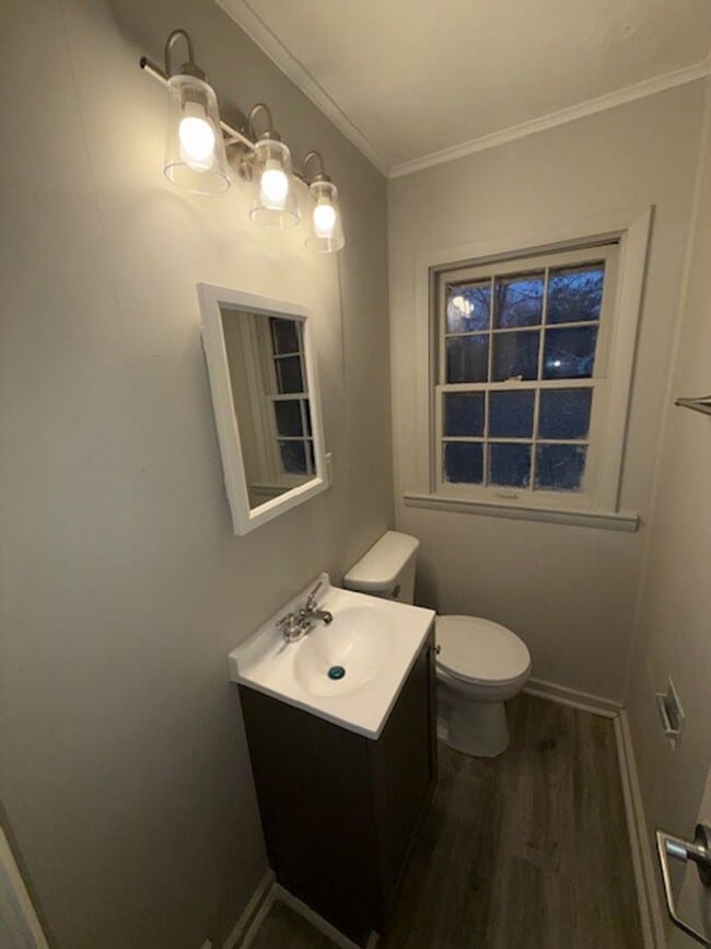 Building Photo - 511 S Evans Ave