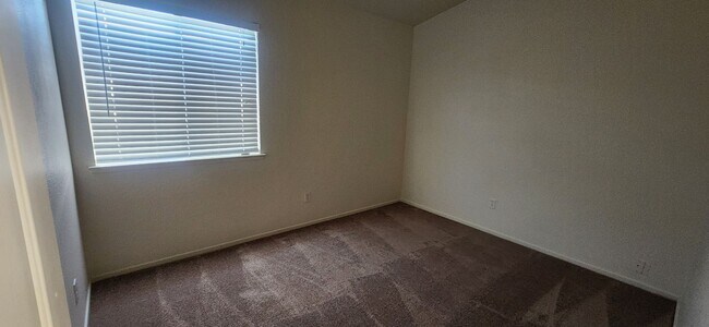 Building Photo - 3 Bedroom Elk Grove Home