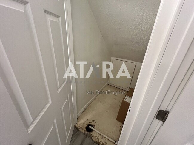 Building Photo - 3213 Rushton Ln