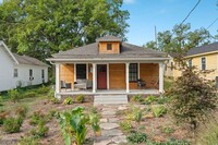 Building Photo - Available Mid April! Adorable 3 Bedroom Ho...