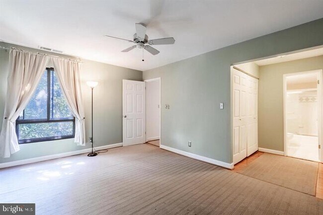 Building Photo - 4414 Island Pl