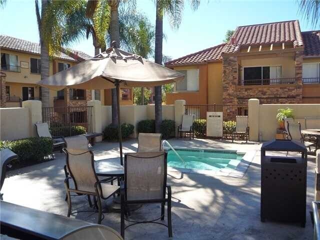 Building Photo - RB Luxury 2 Br Townhome 2 car spots Laundry $3190 TEXT 760-715-5861