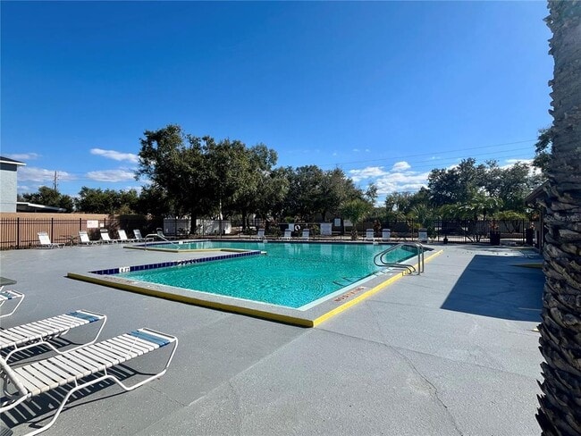 Building Photo - 945 Burlwood St