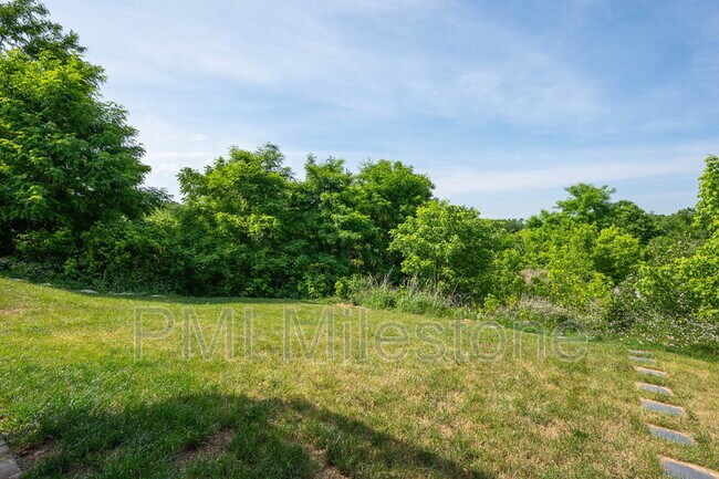 Building Photo - 367 Ontario Dr