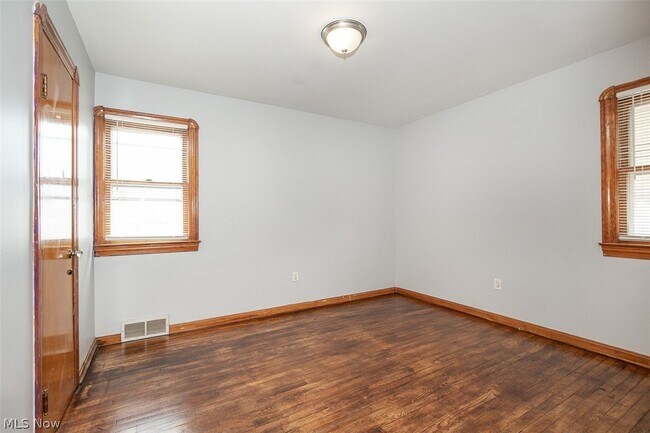 Building Photo - 12010 Longmead Ave