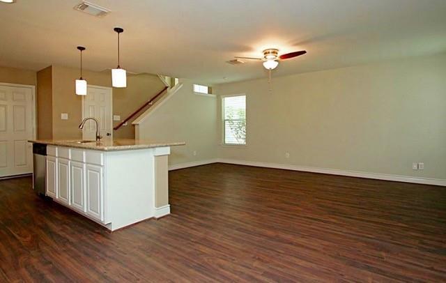 Building Photo - 179 N Villa Oaks Dr