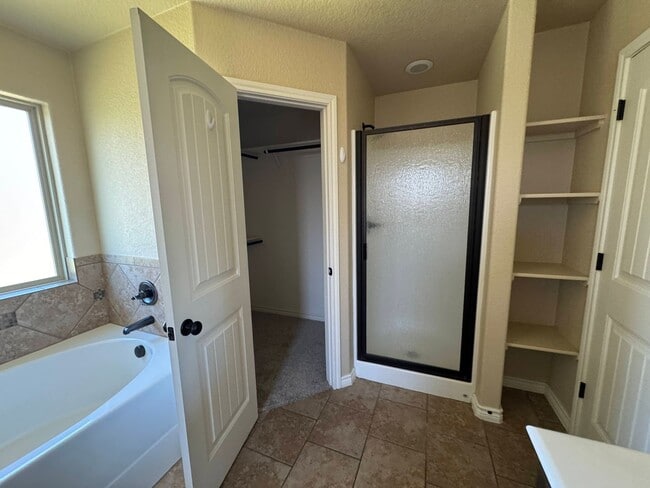 Building Photo - 6109 Newcastle Dr
