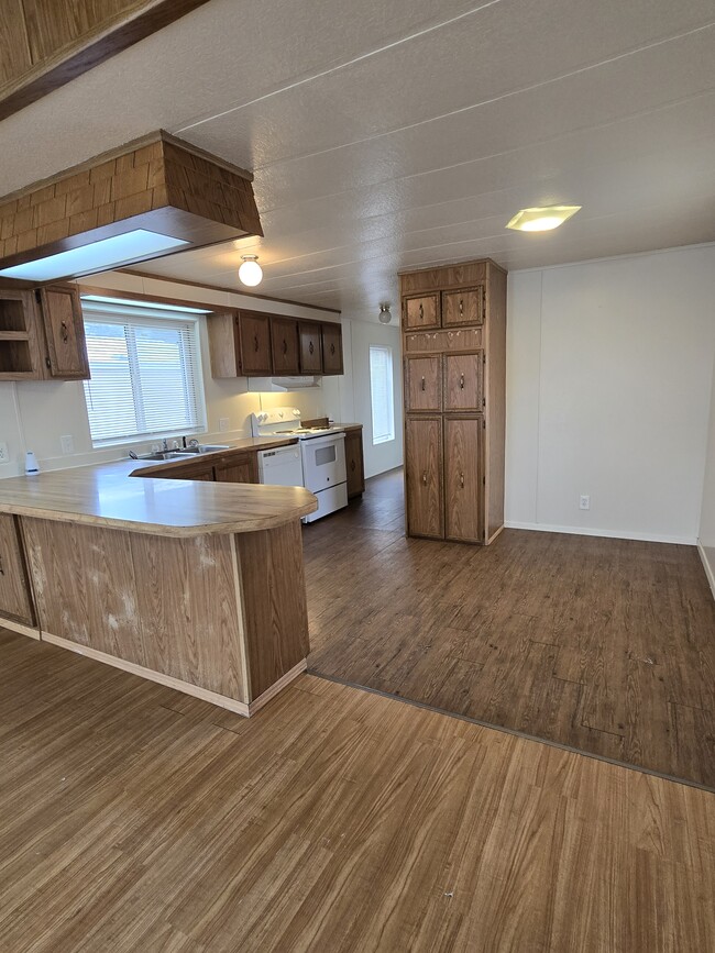 Building Photo - 2020 U.A. Avenue Emmett