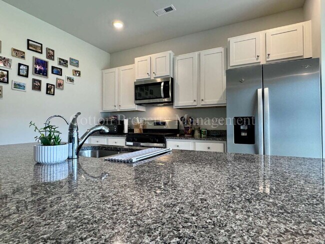 Building Photo - 816 Delta Ct