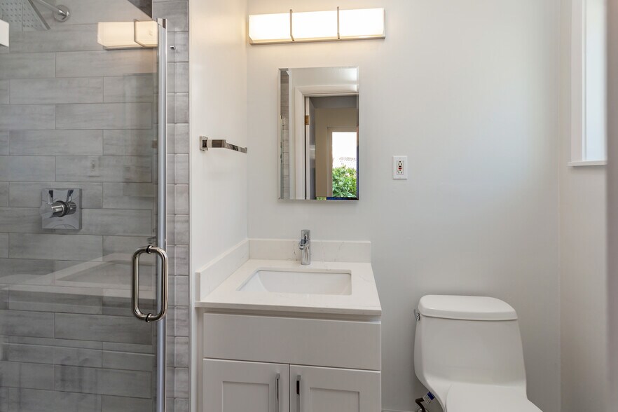 Main en-suite - 940 Sequoia Ave