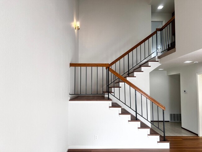 Building Photo - 21072 Greenwood Cir