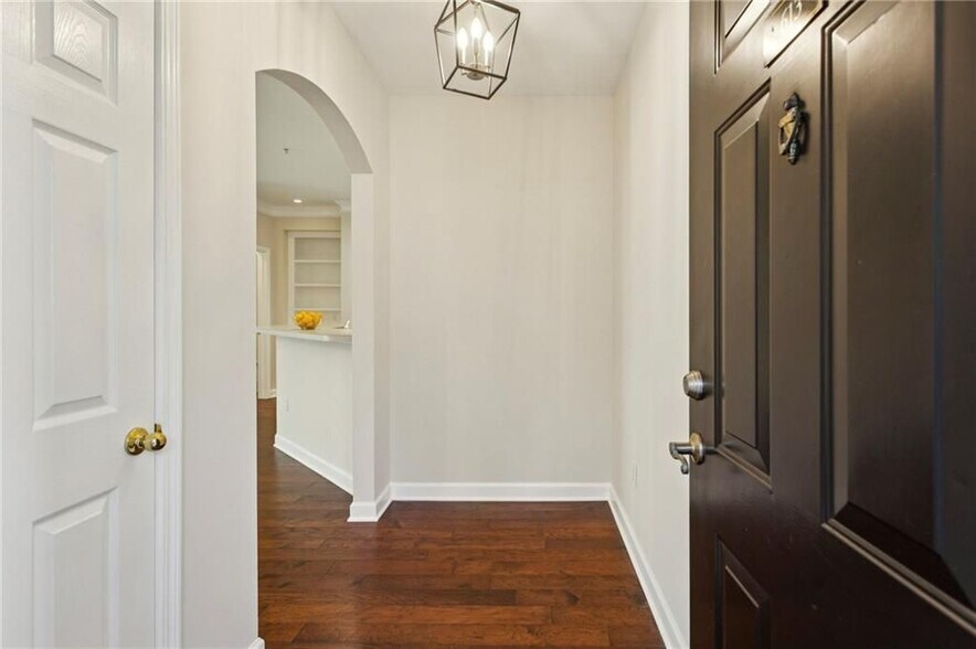 Building Photo - 2400 Cumberland Pkwy SE