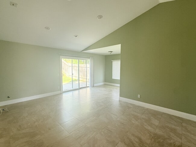 Building Photo - 142 Calle Maribel