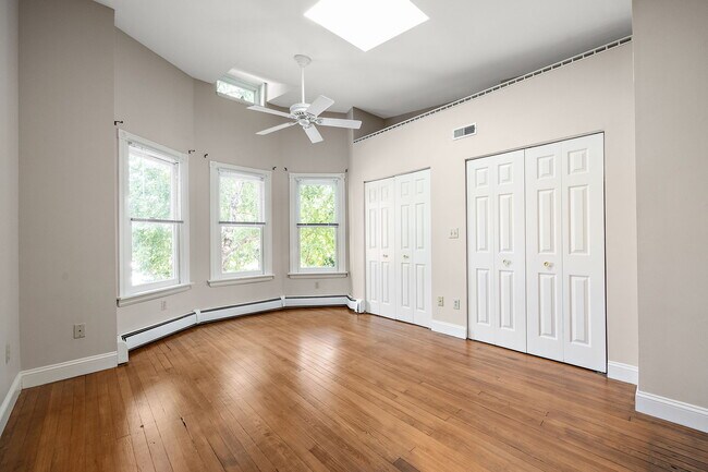 Building Photo - 1516 N Clayton St