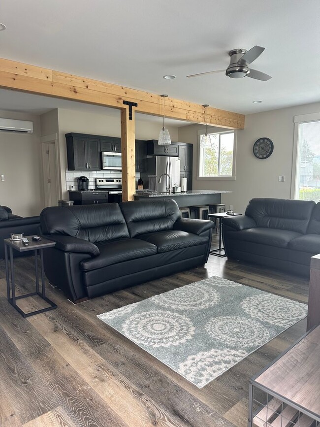 Building Photo - Year Round Rental- 4 bedroom, 2.5 bath in ...
