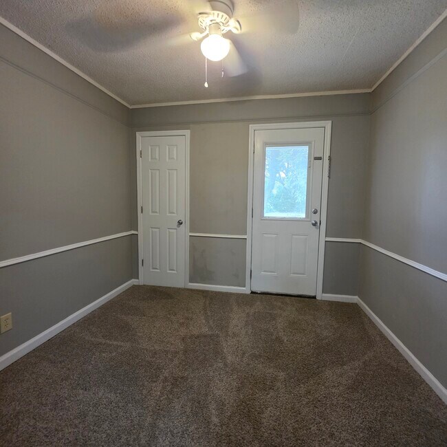 Building Photo - 130 Paloma Dr