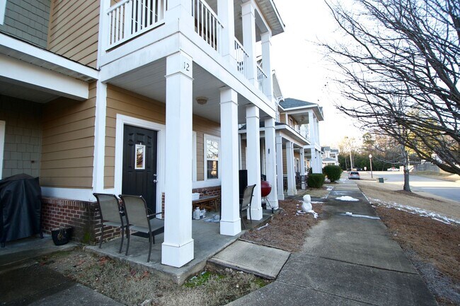 Building Photo - Spacious 3-Bedroom Condo Near Auburn University!