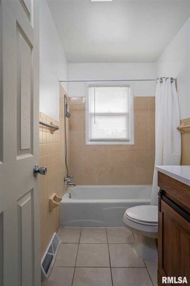 Building Photo - SW 424/426 30th Ave duplex