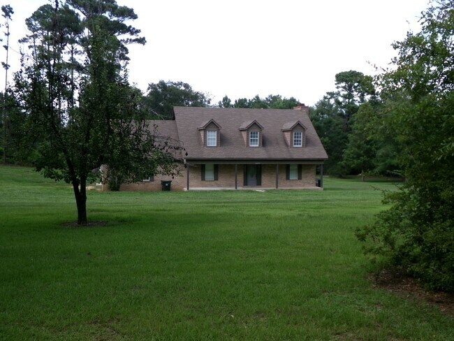Building Photo - ***COMING SOON*** Country Setting No HOA
