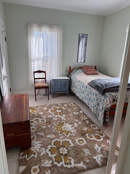 Building Photo - 104 S 1st St