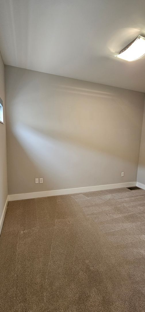 Building Photo - Contemporary Townhome East side of Downtow...