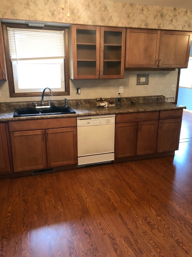 Building Photo - 2 Bedroom Ranch Home in Summit Township