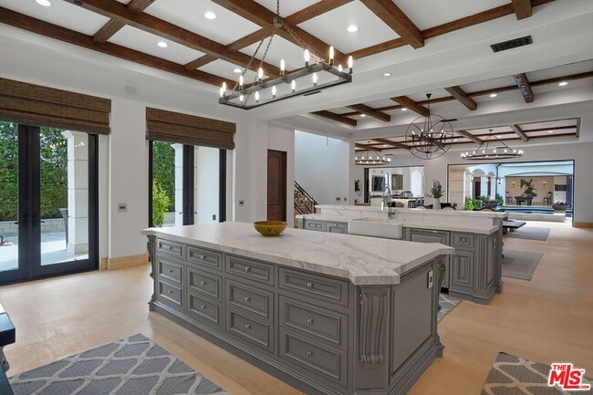 Building Photo - 20101 SW Cypress St