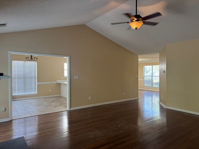 Building Photo - Three Bedroom Ranch in Cornelius