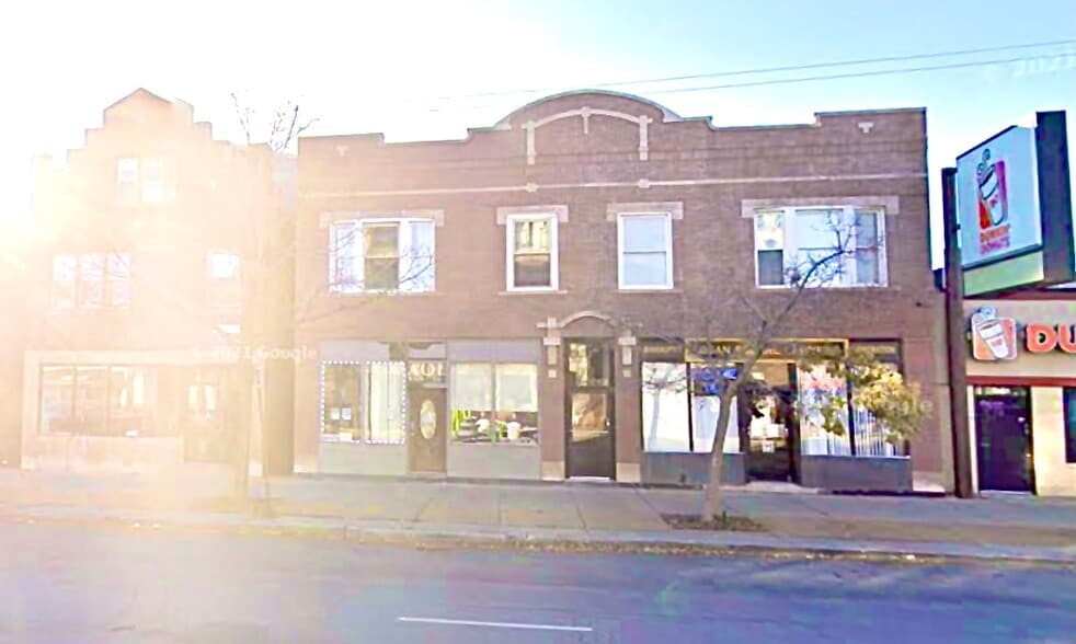Building Photo - 2559 W Fullerton Ave