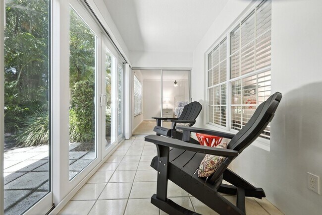 Building Photo - 2737 Ocean Dr