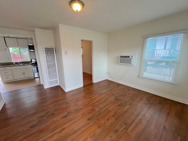 Building Photo - Wallace-3587