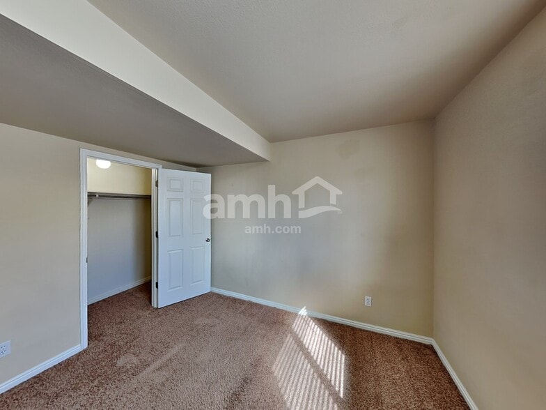 Building Photo - 947 Foxboro Dr