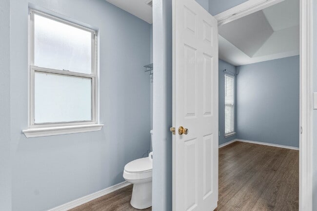 Building Photo - 989 Claeven Cir