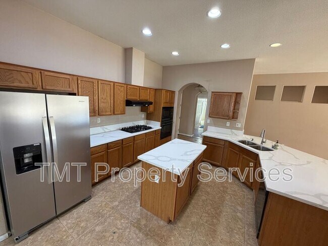 Building Photo - 9348 Sierra Spring Way