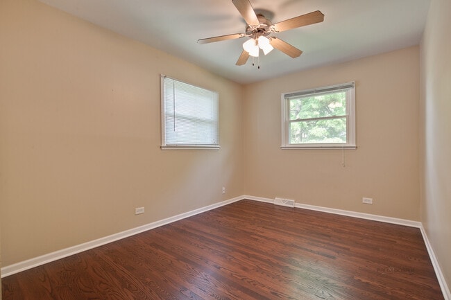 Building Photo - 648 N Greenview Ave