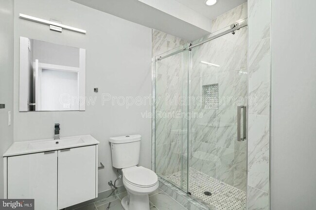 Building Photo - 1904 E York St