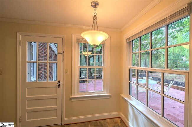 Building Photo - 10 Buist Ave