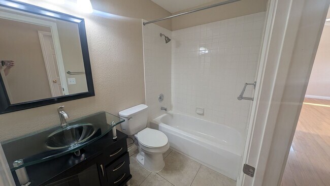 Building Photo - 3 bedroom 1 story house with large backyar...