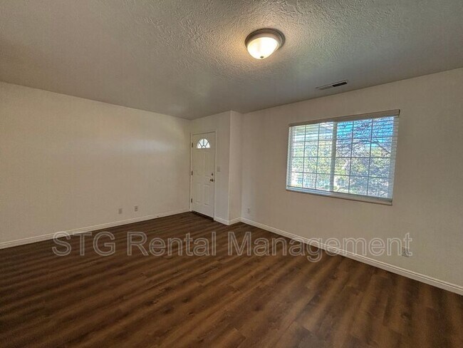 Building Photo - 154 E 100 N