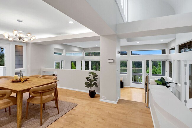 Building Photo - 213 Sea Pines Ln