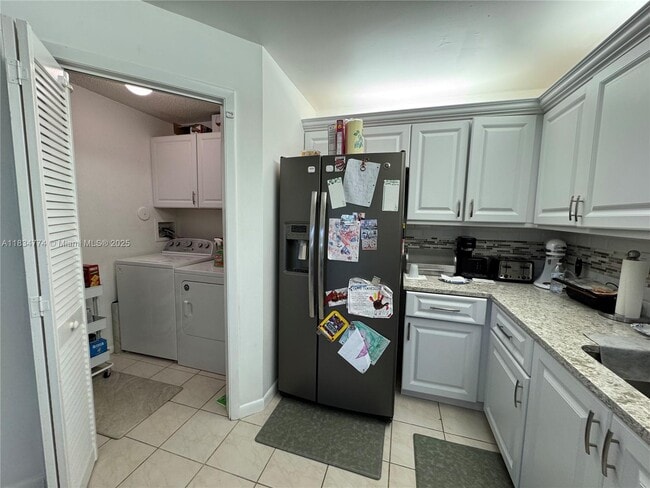 Building Photo - 573 Racquet Club Rd