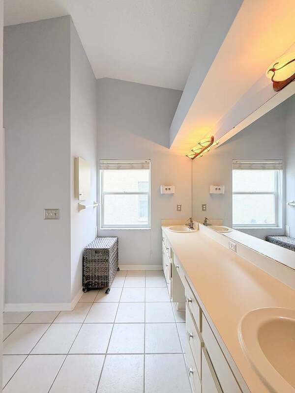 Building Photo - 1118 Hardwood Dr