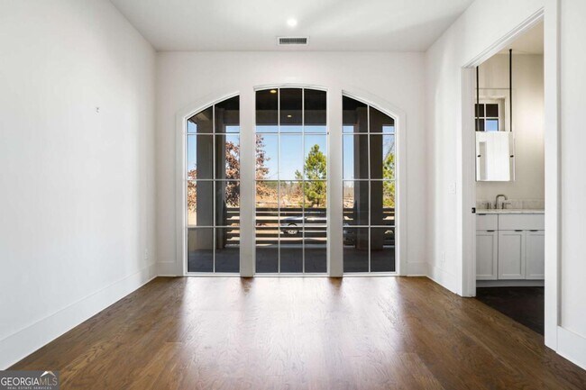 Building Photo - 160 4th St