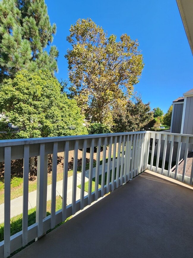 Building Photo - Bright & Beautiful Home Nestled Near Nature and Conveniences