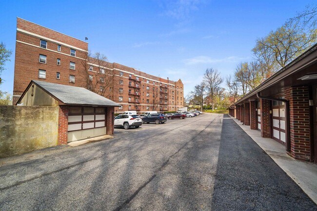 Building Photo - 100 E Palisade Ave