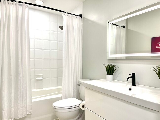 Building Photo - 616 Clearwater Park Rd