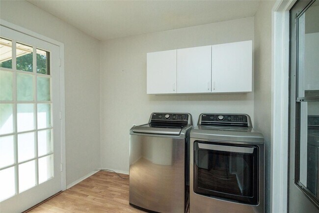 Building Photo - 624 Cimarron Trail